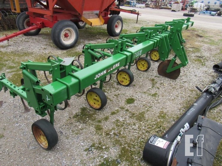 john-deere-825-image-1