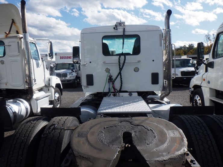 2015-peterbilt-579-image-10