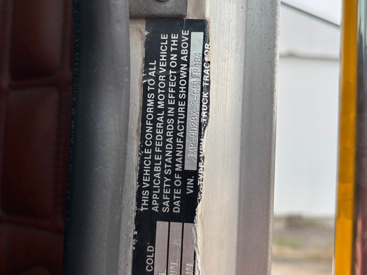 1982-peterbilt-359-image-141