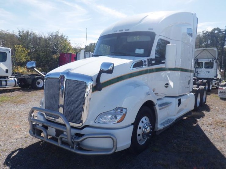 2019-kenworth-t680-image-1