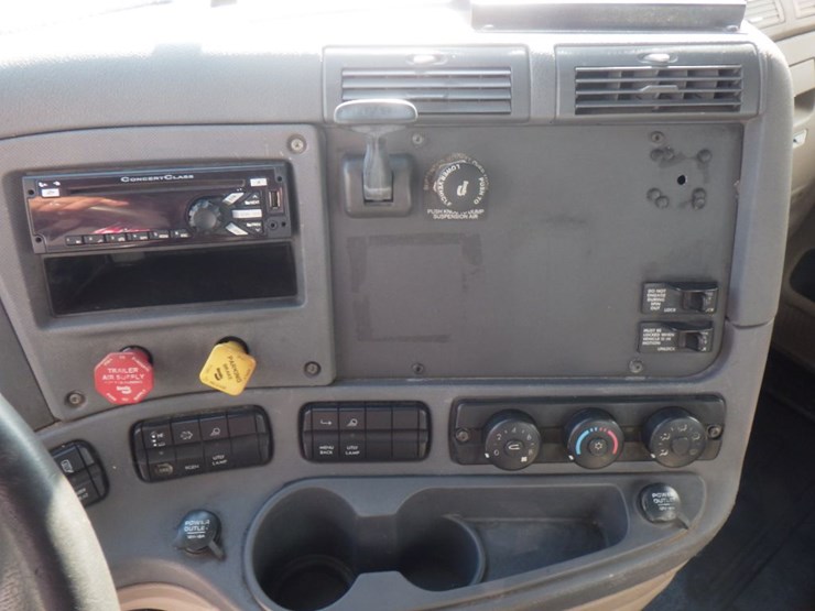 2015-freightliner-cascadia-113-image-16