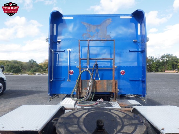 2019-peterbilt-389-image-11