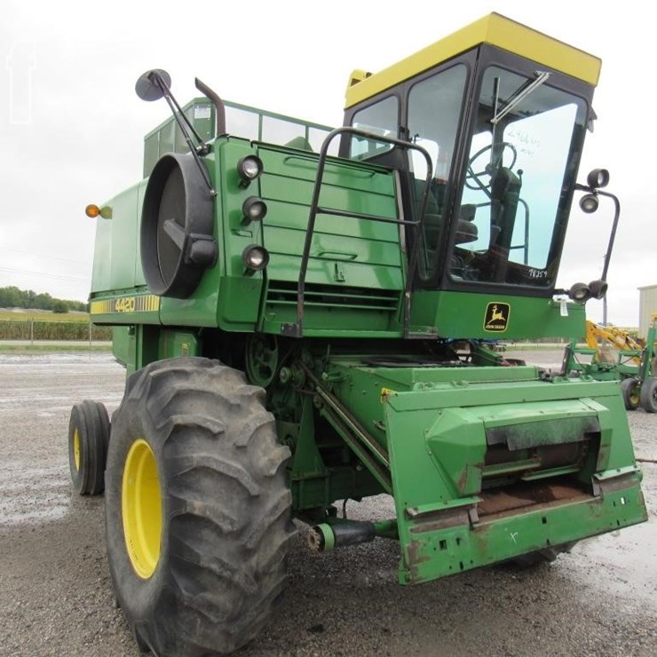 1983 JOHN DEERE 4420