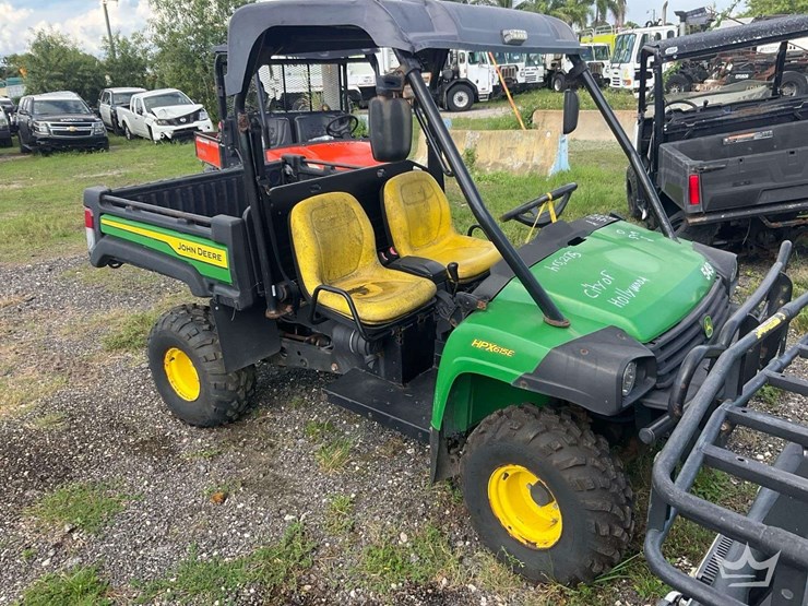 2022-john-deere-gator-image-3
