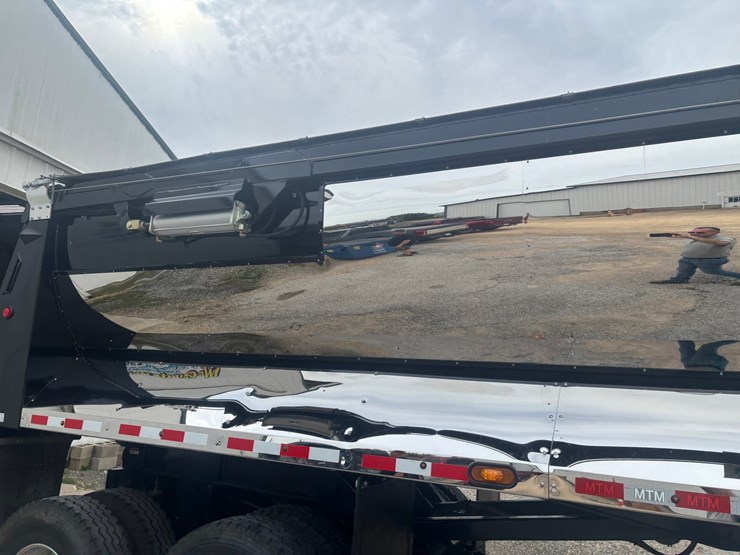 2025-axle-end-dump-image-11