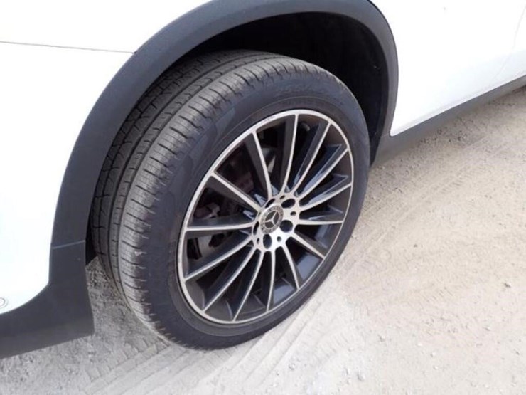 2018-mercedes-benz-glc300-image-48