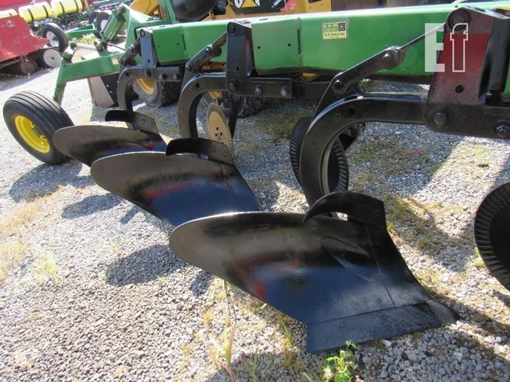 john-deere-2810-image-3