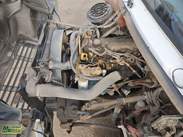 2005-freightliner-m2-106-image-34