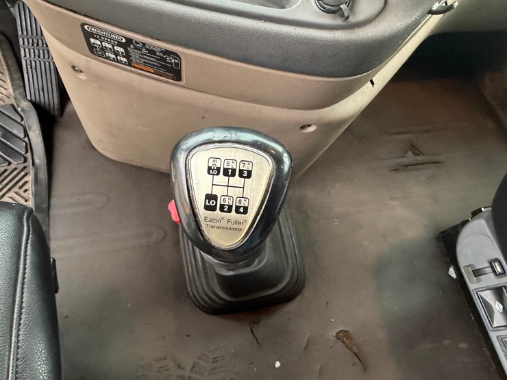 #1659-•-2012-freightliner-cascadia-sleeper-cab-truck-tractor-image-47