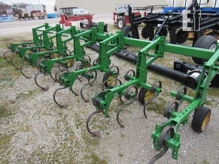 john-deere-825-image-2