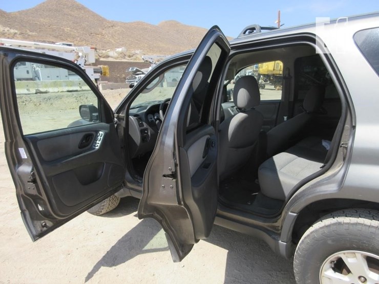2005-ford-escape-xlt-image-13
