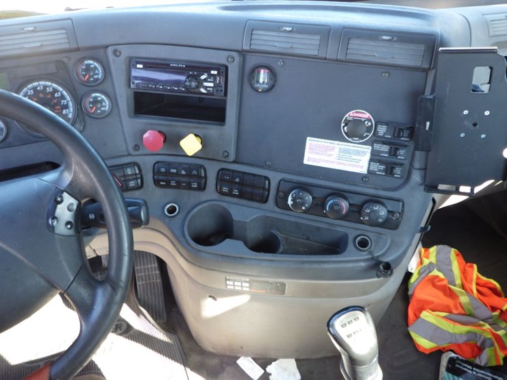 2017-freightliner-cascadia-116-image-21