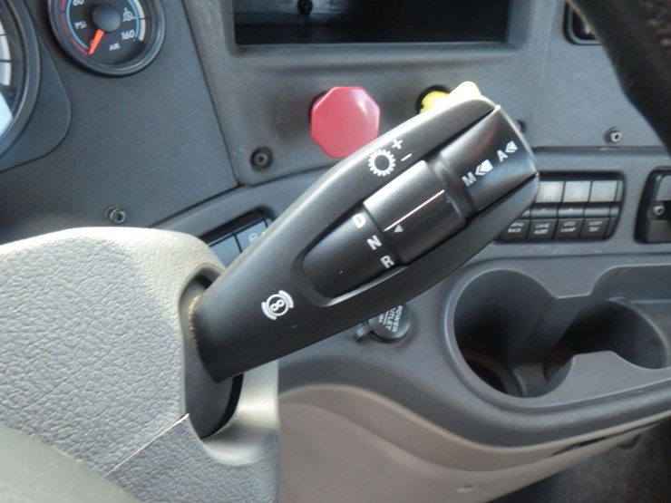 2018-freightliner-cascadia-125-image-16