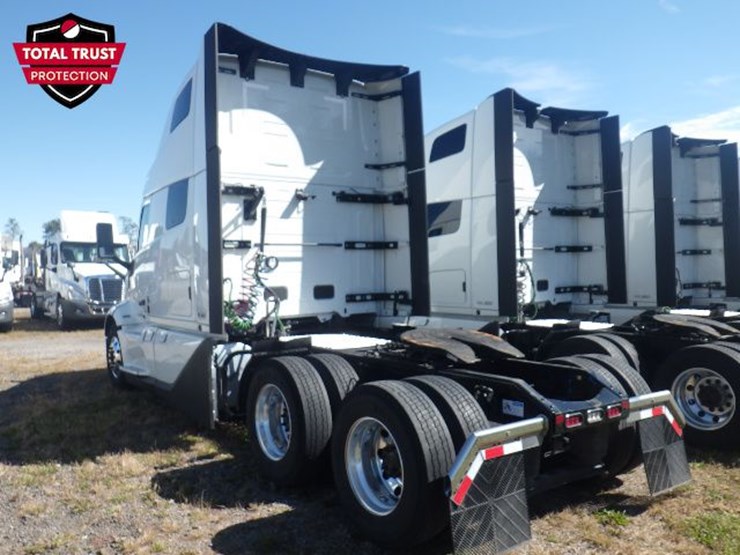 2025-volvo-vnl860-image-14