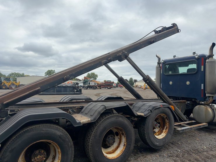 2004-peterbilt-357-image-28