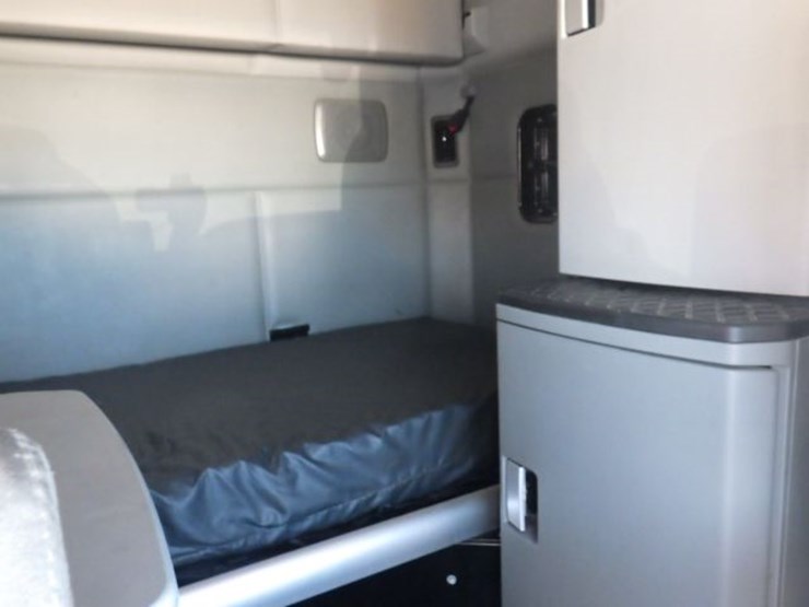 2019-kenworth-t680-image-5