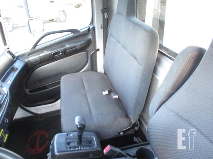 2012-hino-268-image-9