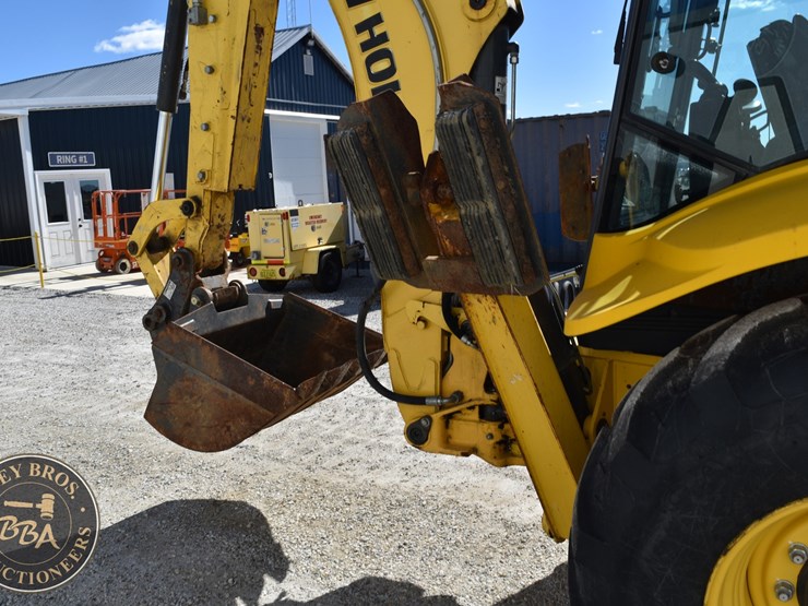 2013-new-holland-b110c-image-31