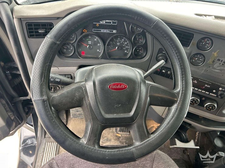 2016-peterbilt-579-image-13