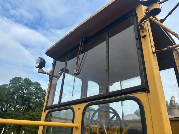 caterpillar-12-image-25