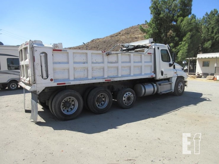 2013-freightliner-cascadia-125-image-3