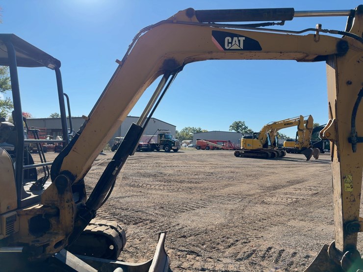 2014-caterpillar-305-image-10