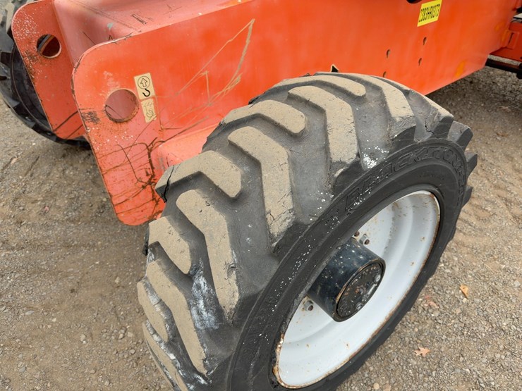 2016-jlg-600s-image-13