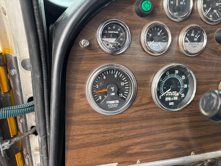 1982-peterbilt-359-image-74