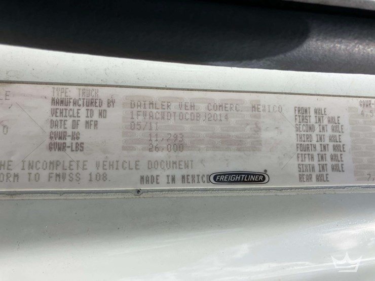 2012-freightliner-m2-106-image-5