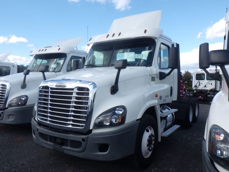 2018-freightliner-cascadia-125-image-1