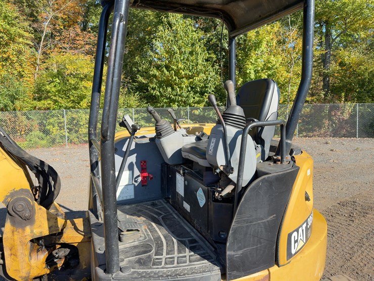 2014-caterpillar-305-image-27