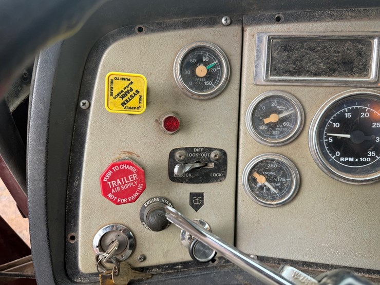 1992-ford-l9000-image-15