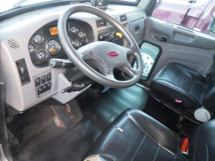 2017-peterbilt-337-image-18