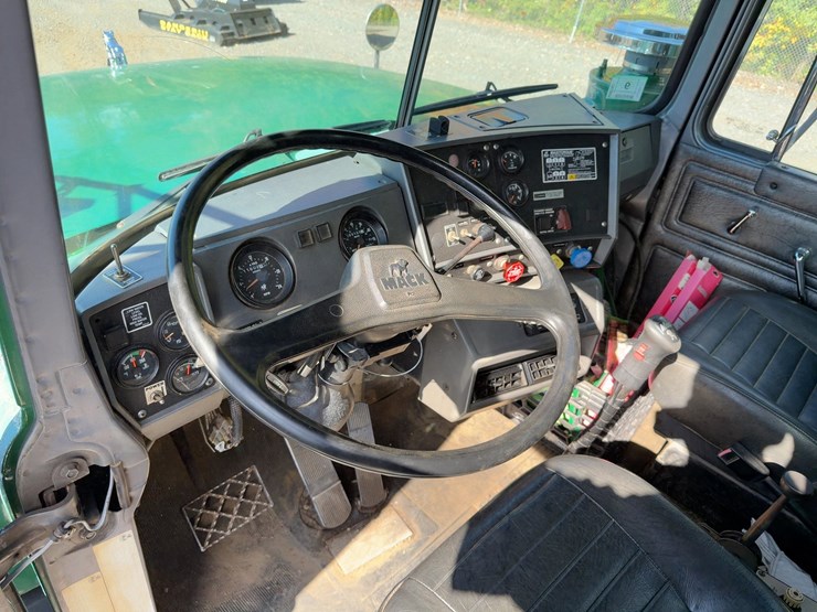 1996-mack-rd688s-image-32