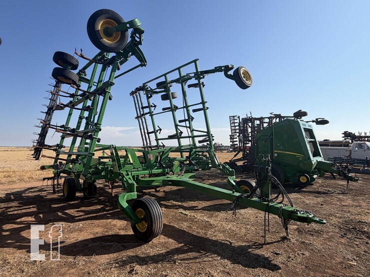 2023-john-deere-2430-image-6