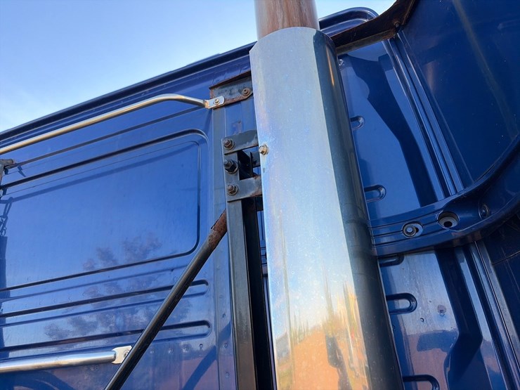 #1849-•-2015-volvo-vnl62-sleeper-cab-truck-tractor-image-20