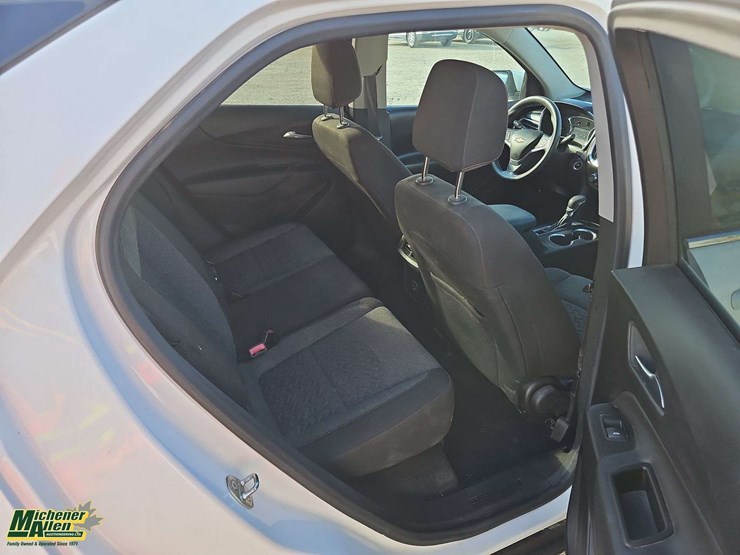 2022-chevrolet-equinox-image-26