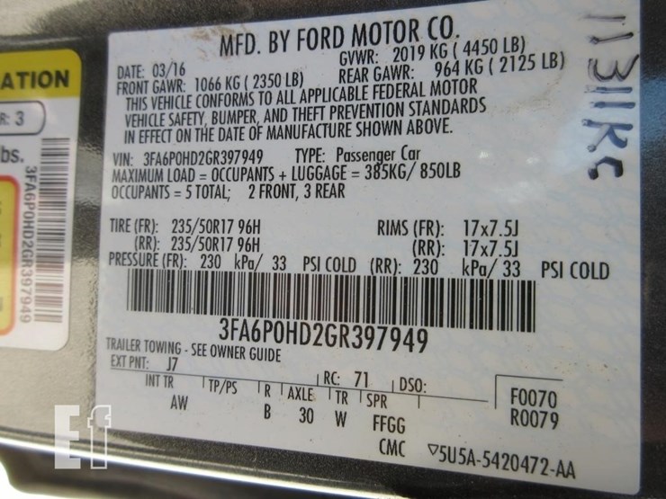 2016-ford-fusion-se-image-21