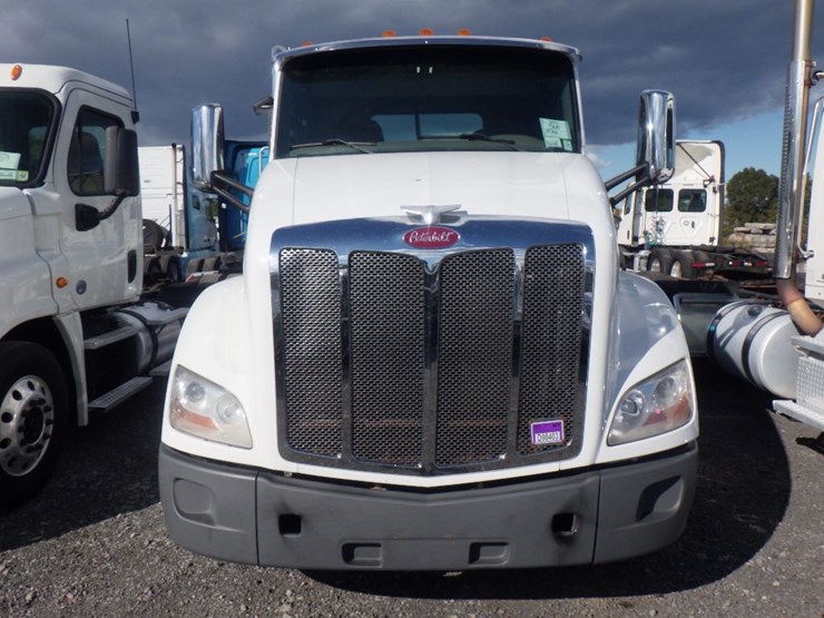 2015-peterbilt-579-image-2
