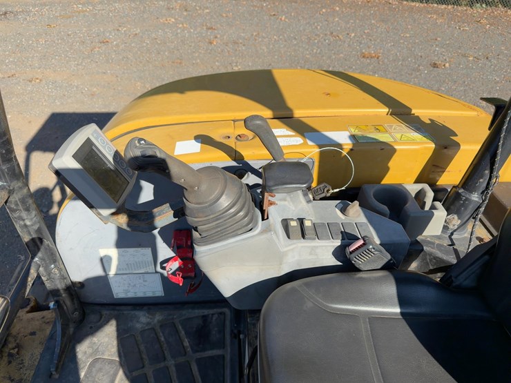 2014-caterpillar-305-image-28