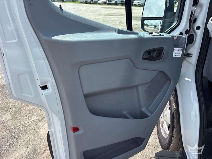 2019-ford-transit-image-9