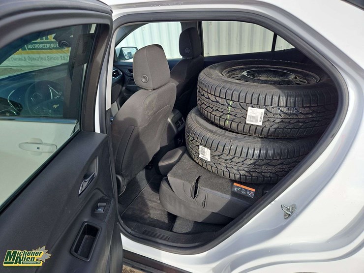 2022-chevrolet-equinox-image-24