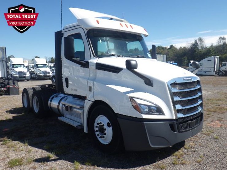 2020-freightliner-cascadia-126-image-4