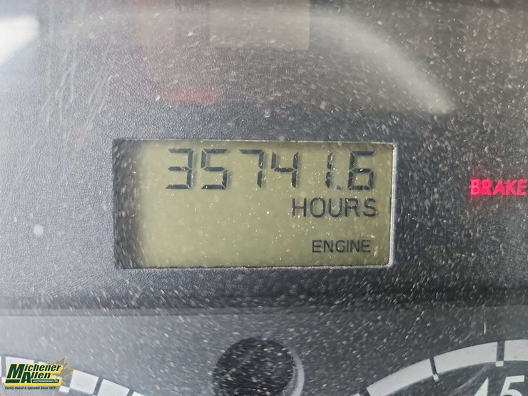 2005-freightliner-m2-106-image-26