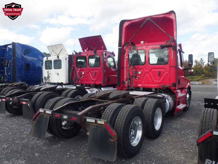 2020-freightliner-cascadia-126-image-9
