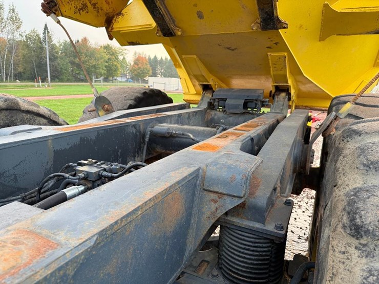 komatsu-hm350-2-image-56