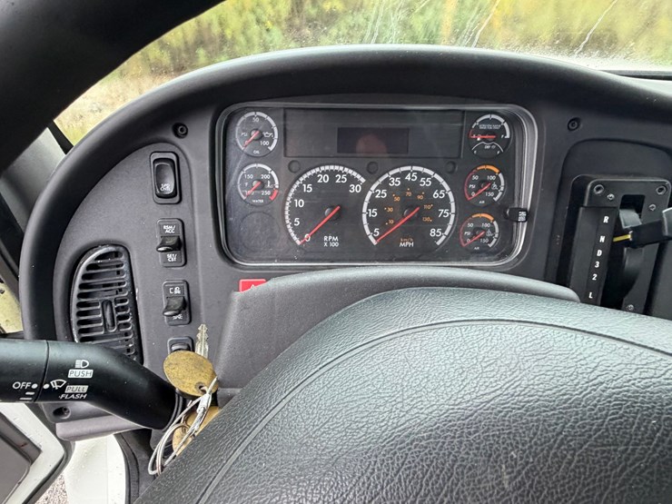 #1667-•-2016-freightliner-m2-cab-and-chassis-image-43