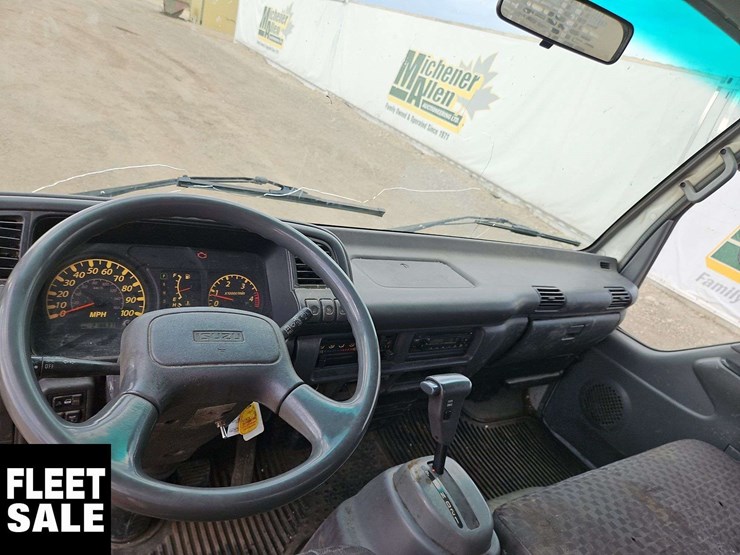 2006-isuzu-npr-image-13
