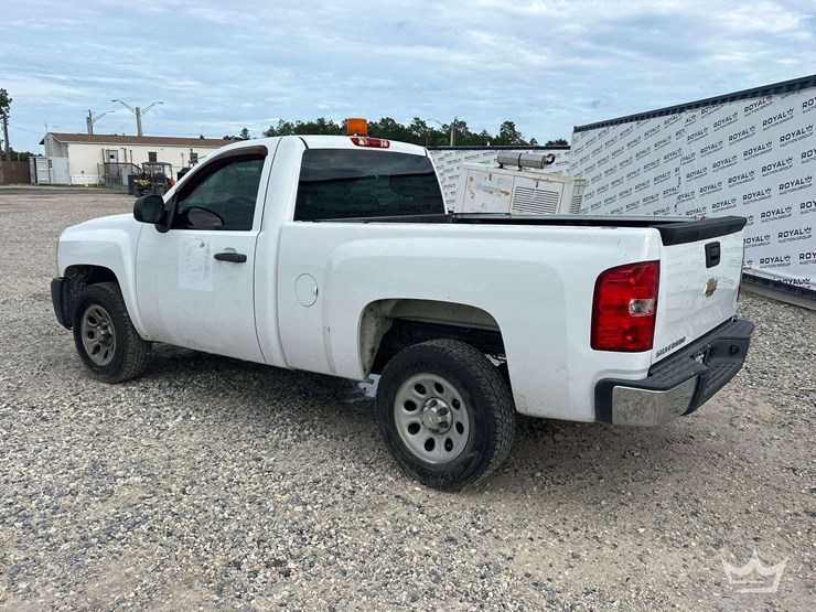 2013-chevrolet-silverado-1500-image-4