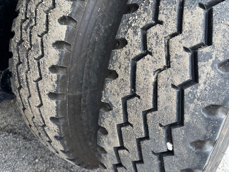 2025-axle-end-dump-image-84